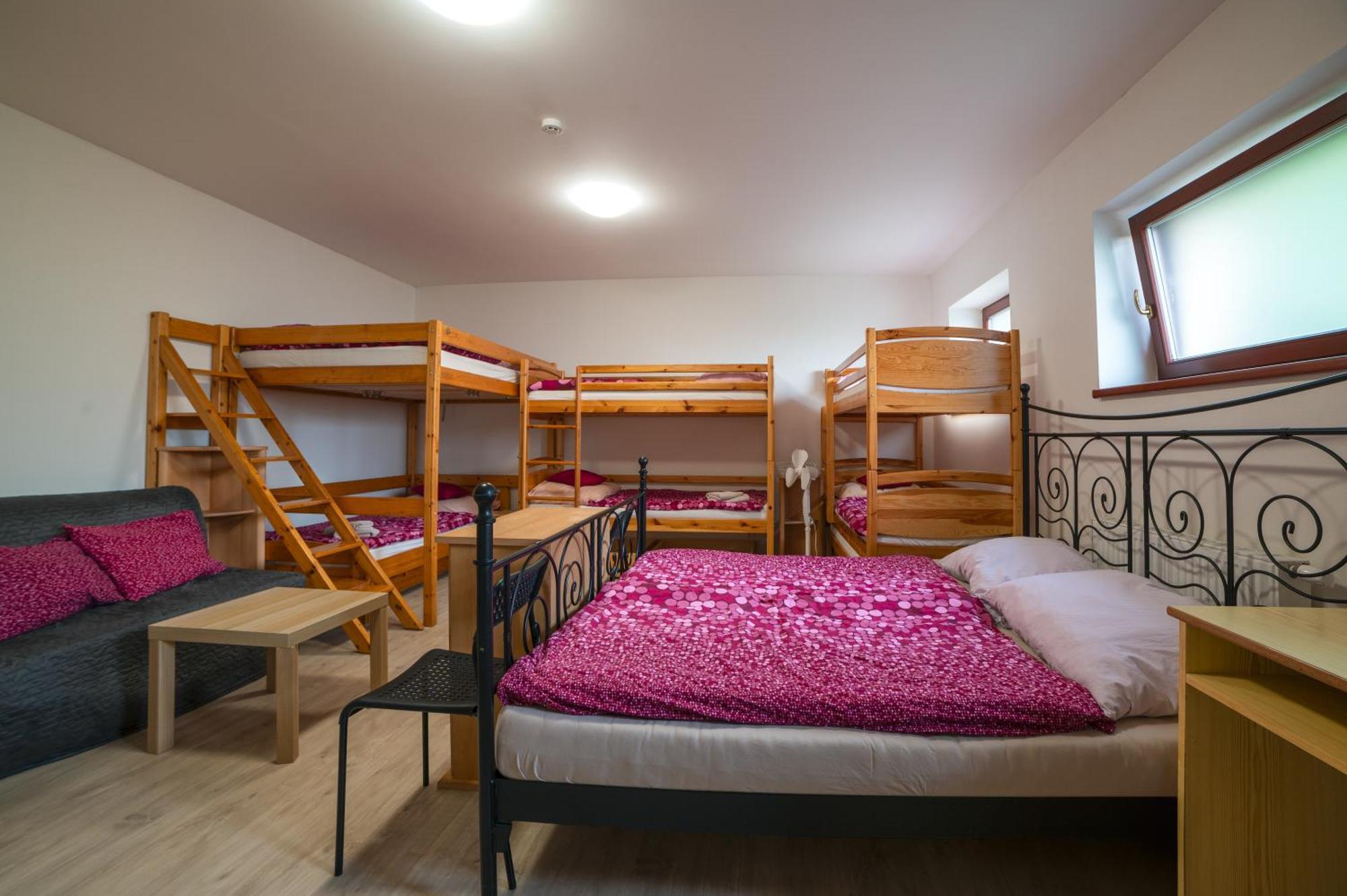 Zlechov Hotel *