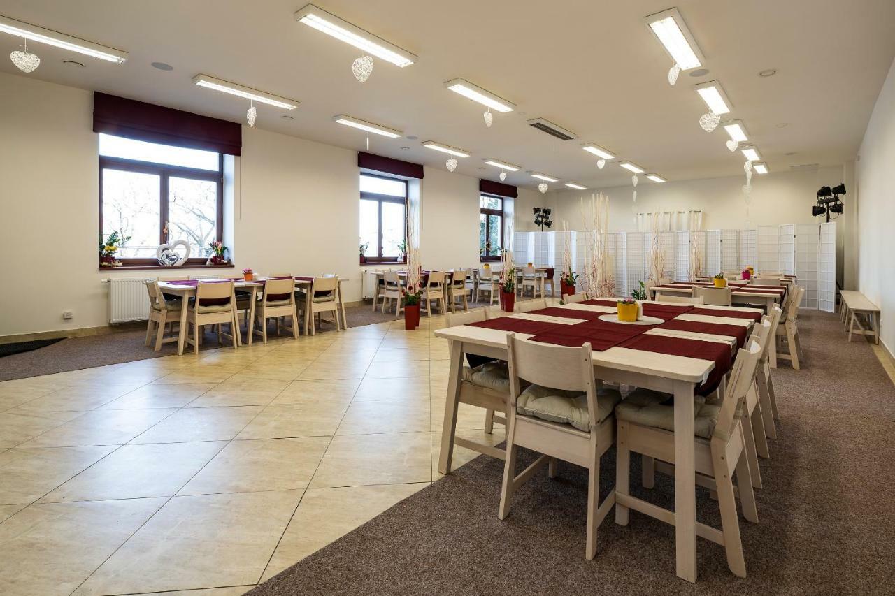 Zlechov Hotel *